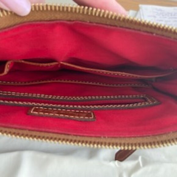 Dooney & Bourke  Bucket, Cross Body , Zip closure - Picture 3 of 5